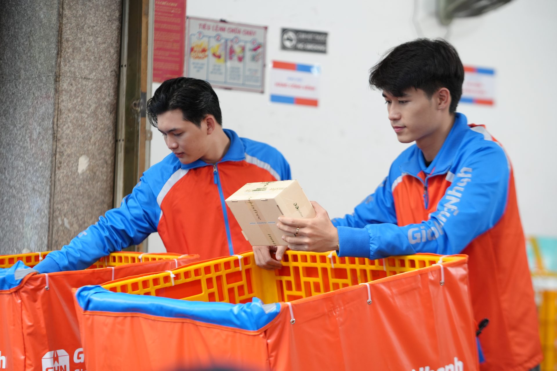 Nhân viên xử lý hàng hóa SCommerce